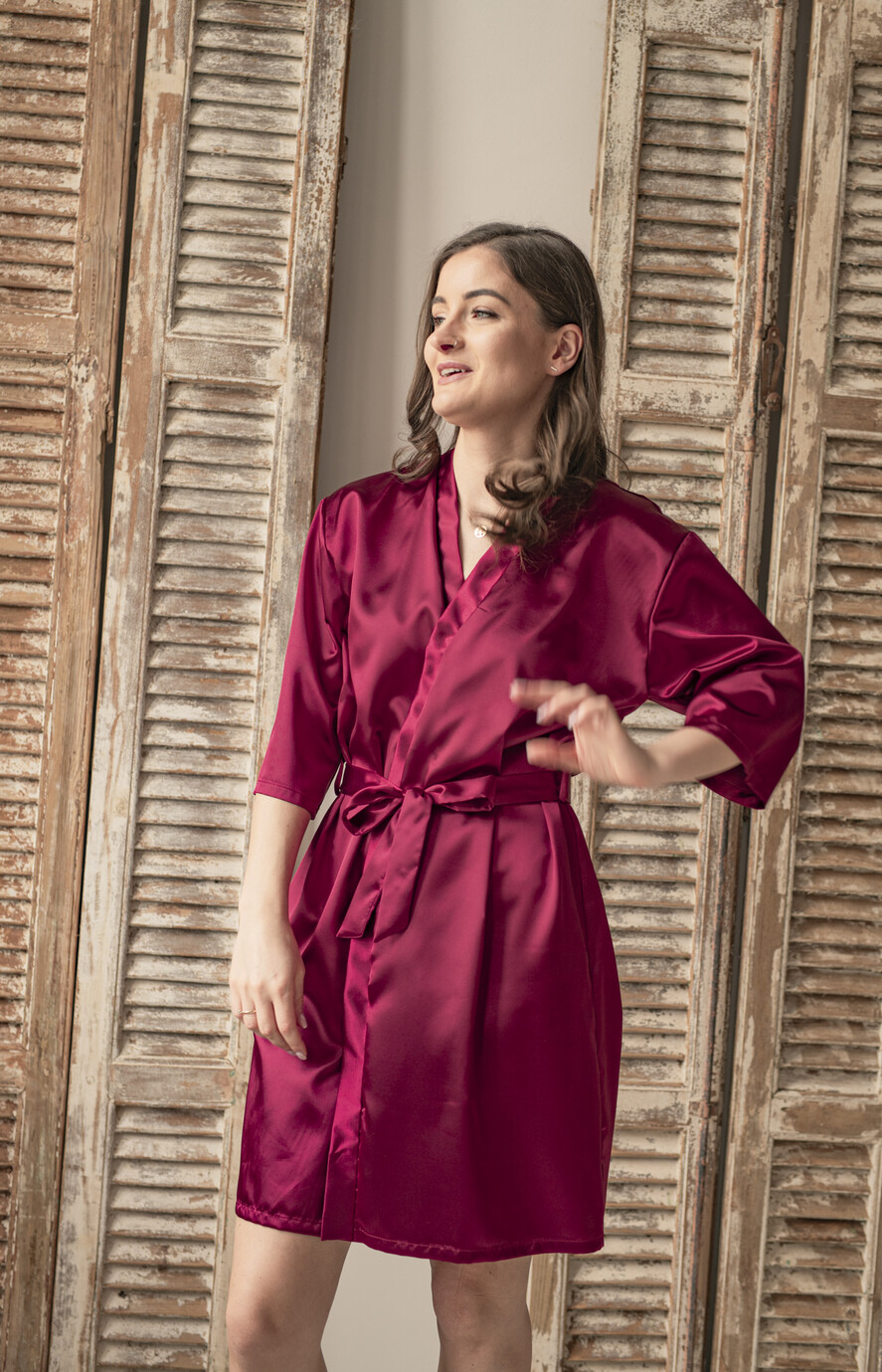 Prezenty dla świadków szlafrok dla świadkowej prezent dla świadkowej satynowy szlafrok z napisem, szlafrok dla świadkowej, druhny, bordowy satynowy szlafrok na sesję zdjęciową 7