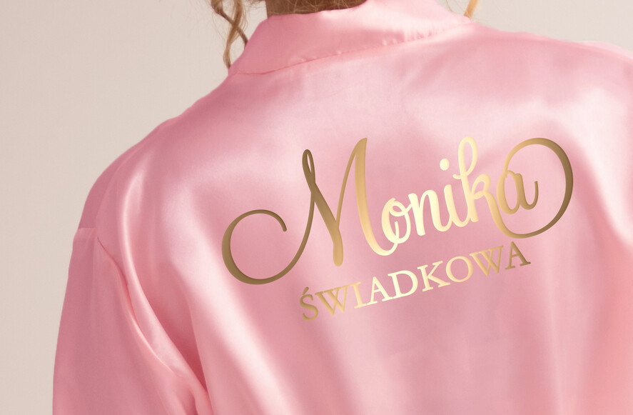 Prezenty dla świadków szlafrok dla świadkowej  pomysł na pytanie czy zostaniesz moją świadkową różowy satynowy szlafrok   2