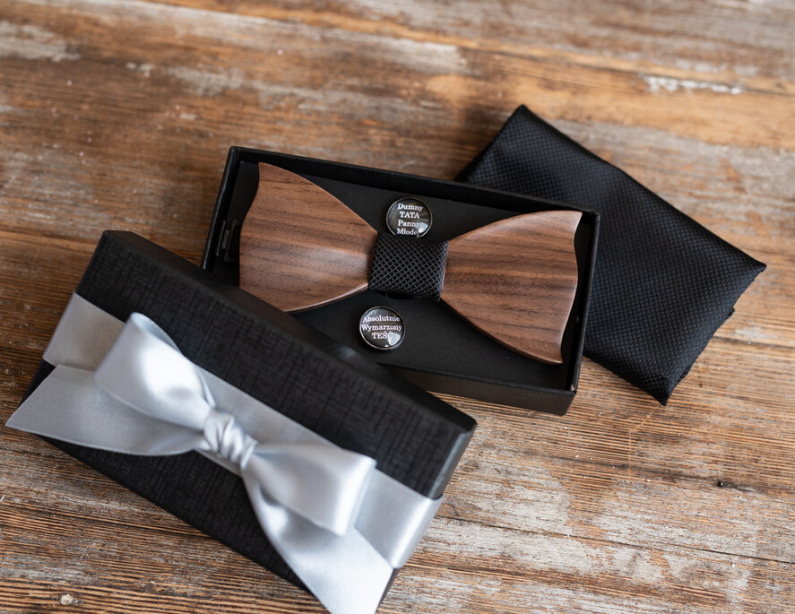 Zaproszenia dla Rodziców  Tato czy poprowadzisz mnie do ołtarza   Tato czy poprowadzisz mnie do ołtarza prezent dla Taty drewniana elegancka mucha  Zaproszenie Ślubne dla Taty 0