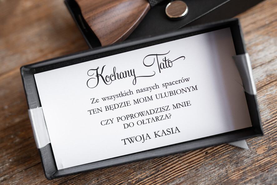 Zaproszenia dla Rodziców  Tato czy poprowadzisz mnie do ołtarza   Tato czy poprowadzisz mnie do ołtarza  - Zaproszenie Ślubne dla Taty - Prezent Drewniana Mucha i spinki2