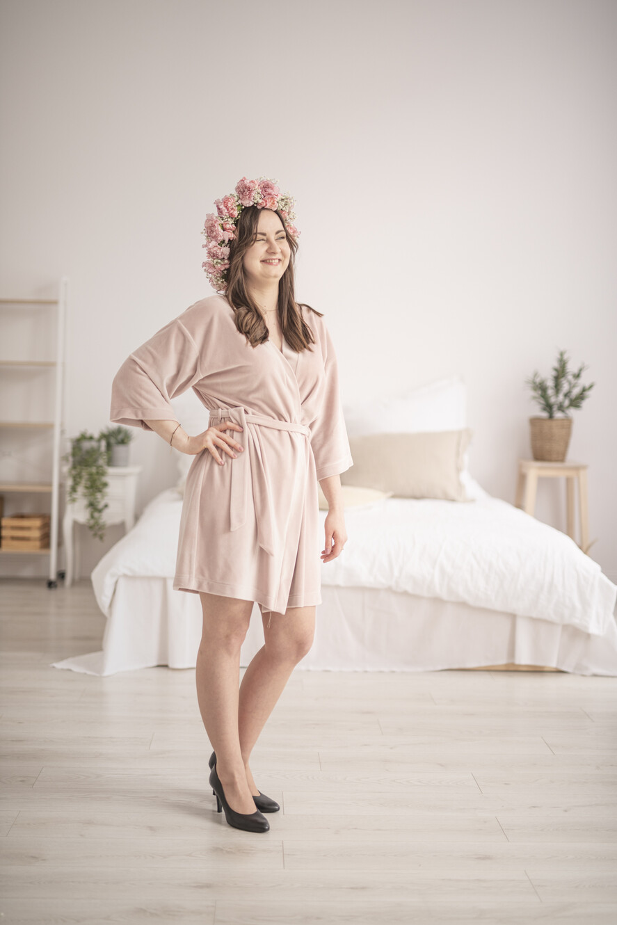 Szlafroki Ślubne z Napisami Szlafrok Ślubny dla Panny Młodej Welurowy Szlafrok dla Panny Młodej Złote Napisy, Welurowy Szlafrok Ślubny z Imieniem Panny Młodej2