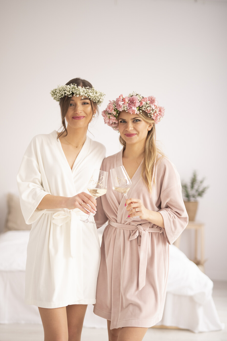 Szlafroki Ślubne z Napisami Szlafrok Ślubny dla Panny Młodej Welurowy Szlafrok dla Panny Młodej Złote Napisy, Welurowy Szlafrok Ślubny z Imieniem Panny Młodej3