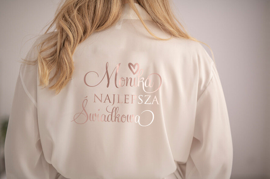 Szlafroki Ślubne z Napisami Szlafrok dla Świadkowej / Druhny / Mamy     Satynowy szlafrok złote napisy dedykacja dla świadkowej, czy zostaniesz moją świadkowa ?1