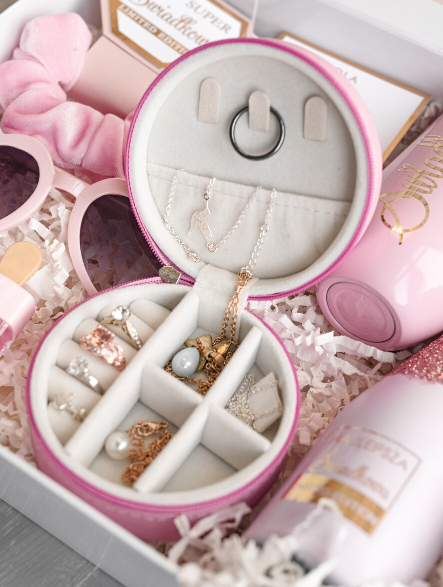 Prezenty dla świadków podziękowania dla świadkowej Czy zostanisz moją świadkową, pomysł na prezent dla świadkowej, box kosmetyczny dla świadkowej i druhny, oryginalny prezent dla świadkowej 4