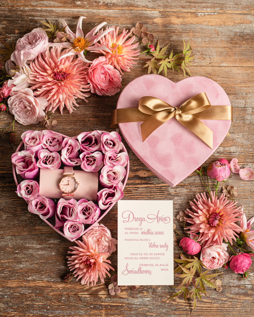 Prezenty dla świadków podziękowania dla świadkowej pudełko welurowe serce prezent podziękowanie dla świadkowej, flowerbox z zegarkiem podziękowania dla druhny0