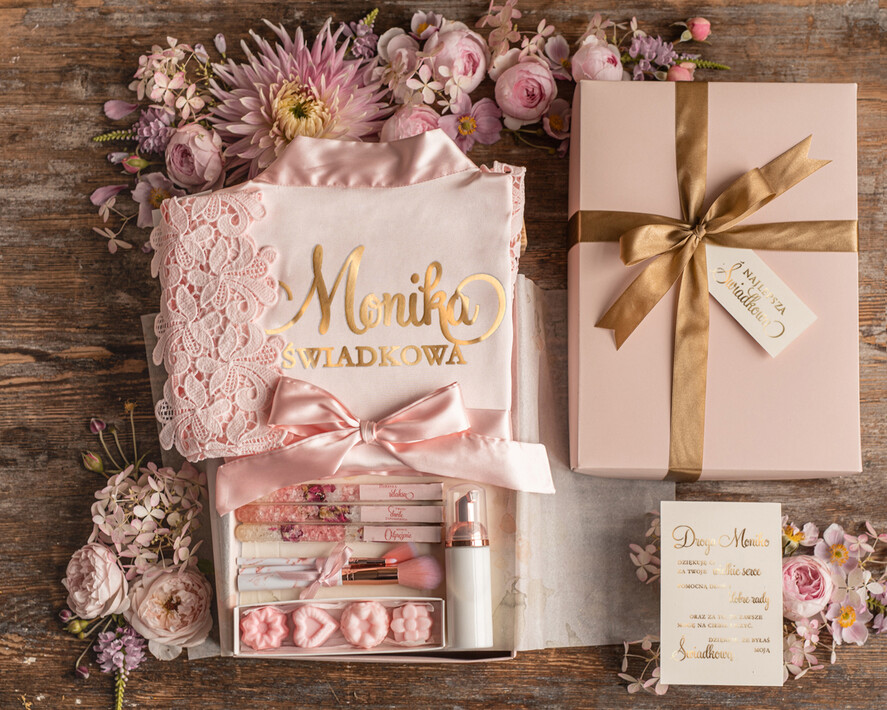 Prezenty dla świadków podziękowania dla świadkowej podziękowania za świadkowanie prezenty dla świadkowej satynowy szlafrok z imieniem1