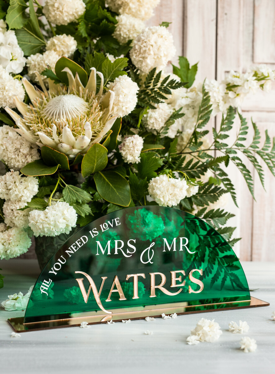 Numery na stół welurowe złote akrylowe  numerek stojak na stół weselnynapis na stół Pary Młodej, tabliczka na stól Pary Mlodej, akrylowy numerek na stół weselny tabliczka na stół weselny w stylu glamour6