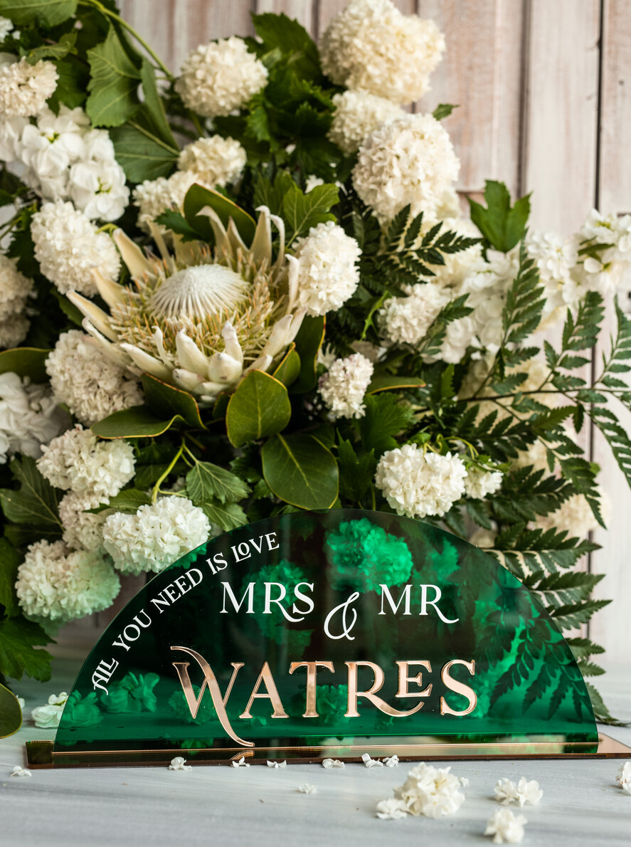 Numery na stół welurowe złote akrylowe  numerek stojak na stół weselnynapis na stół Pary Młodej, tabliczka na stól Pary Mlodej, akrylowy numerek na stół weselny tabliczka na stół weselny w stylu glamour1