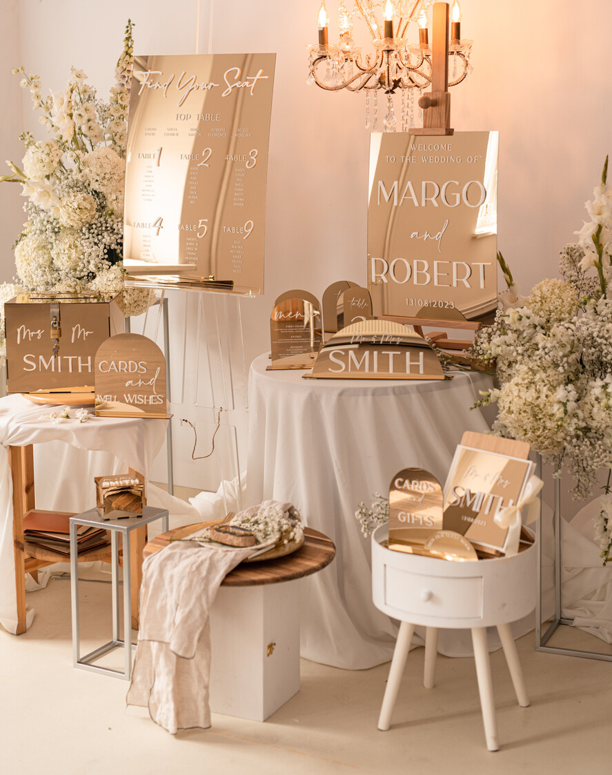 Numery na stół welurowe złote akrylowe  złote numerki na stół weselny, akrylowe zlote numery na stół weselny, złoty numerek na stoły weselne, numery na stół weselny ze złotego lustra4