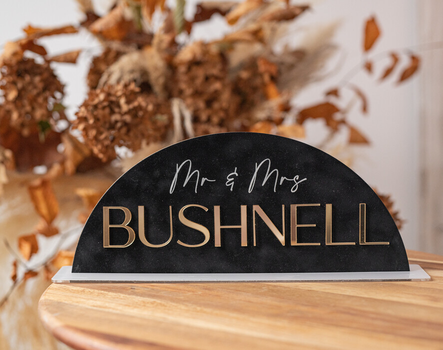 Numery na stół welurowe złote akrylowe  czarny Stojak z numerkiem na stół Pary Młodej, tabliczka na stol Pary Mlodej, welurowy numerek na stół weselny tabliczka na stół weselny w stylu glamour1