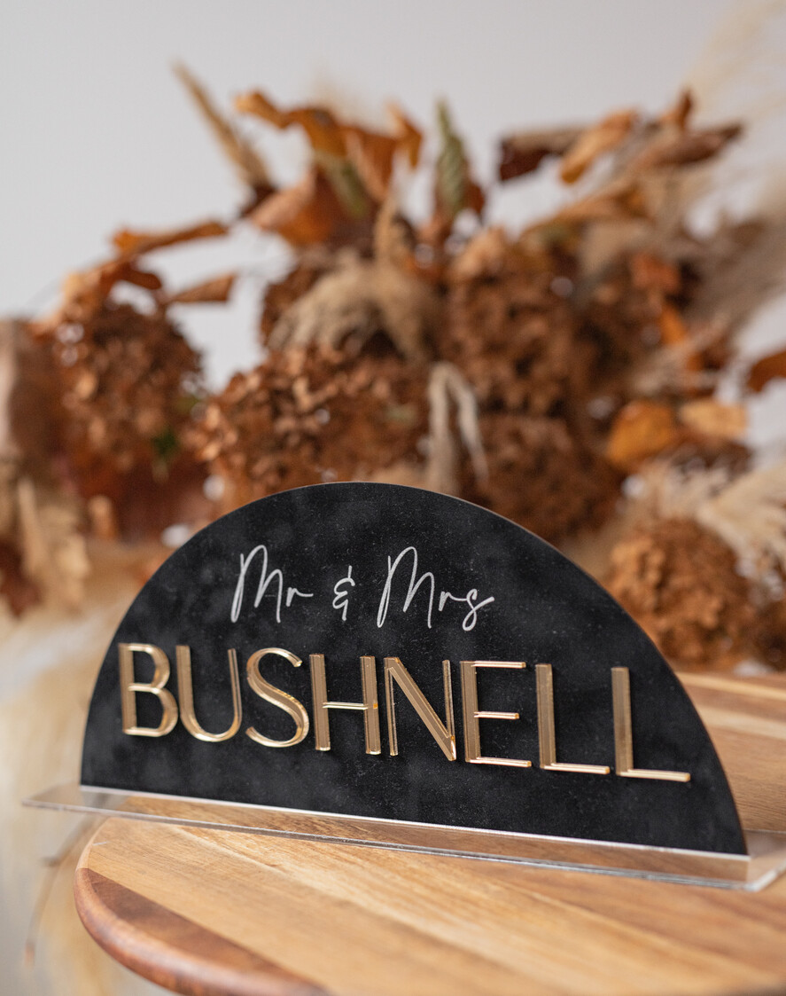 Numery na stół welurowe złote akrylowe  czarny Stojak z numerkiem na stół Pary Młodej, tabliczka na stol Pary Mlodej, welurowy numerek na stół weselny tabliczka na stół weselny w stylu glamour9