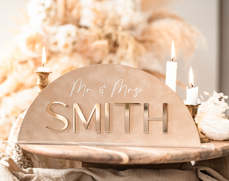 Numery na stół welurowe złote akrylowe  stojak z numerkiem na stół Pary Młodej, tabliczka na stol Pary Mlodej, welurowy numerek na stół weselny, numeracja stołów weselnych w stylu glamour 6