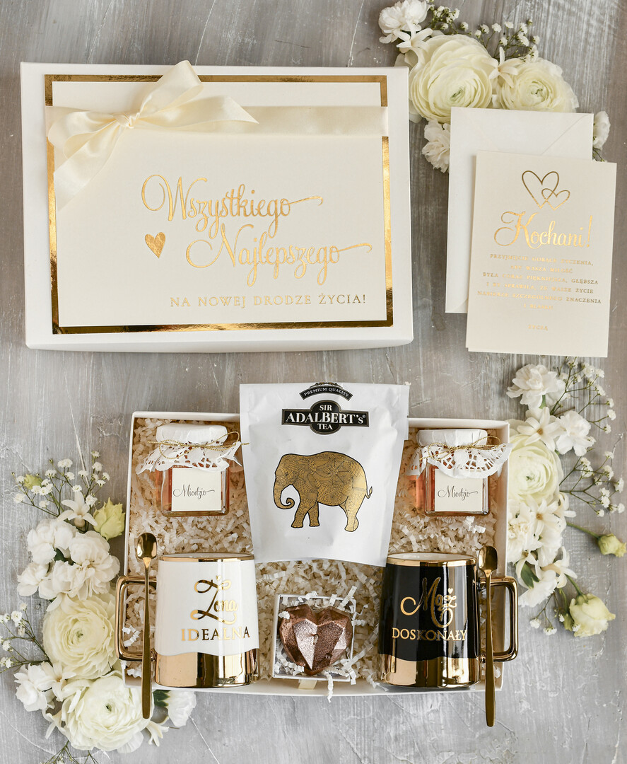 Prezenty dla Młodej Pary  Zestawy z Filiżanką lub Kubkiem Pomysł na prezent ślubny dla Młodej Pary, co dać zamiast kwiatów Parze Młodej, Kubki dla Nowożeńców, prezent na ślub0