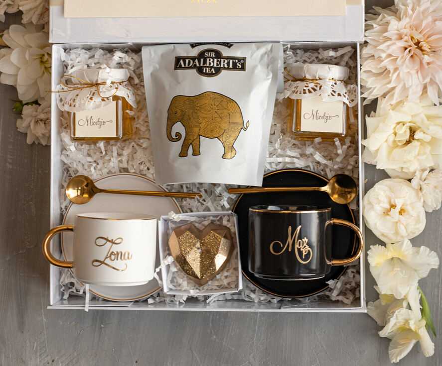  Prezenty dla Młodej Pary  Zestawy z Filiżanką lub Kubkiem Kreatywne Prezenty Ślubne dla Młodej Pary, zestaw z filiżanką dla Pary Młodej, co dać w prezencie Młodej Parze, filiżanki dla Pary Młodej, box z filiżankami dla Pary Młodej na ślub1