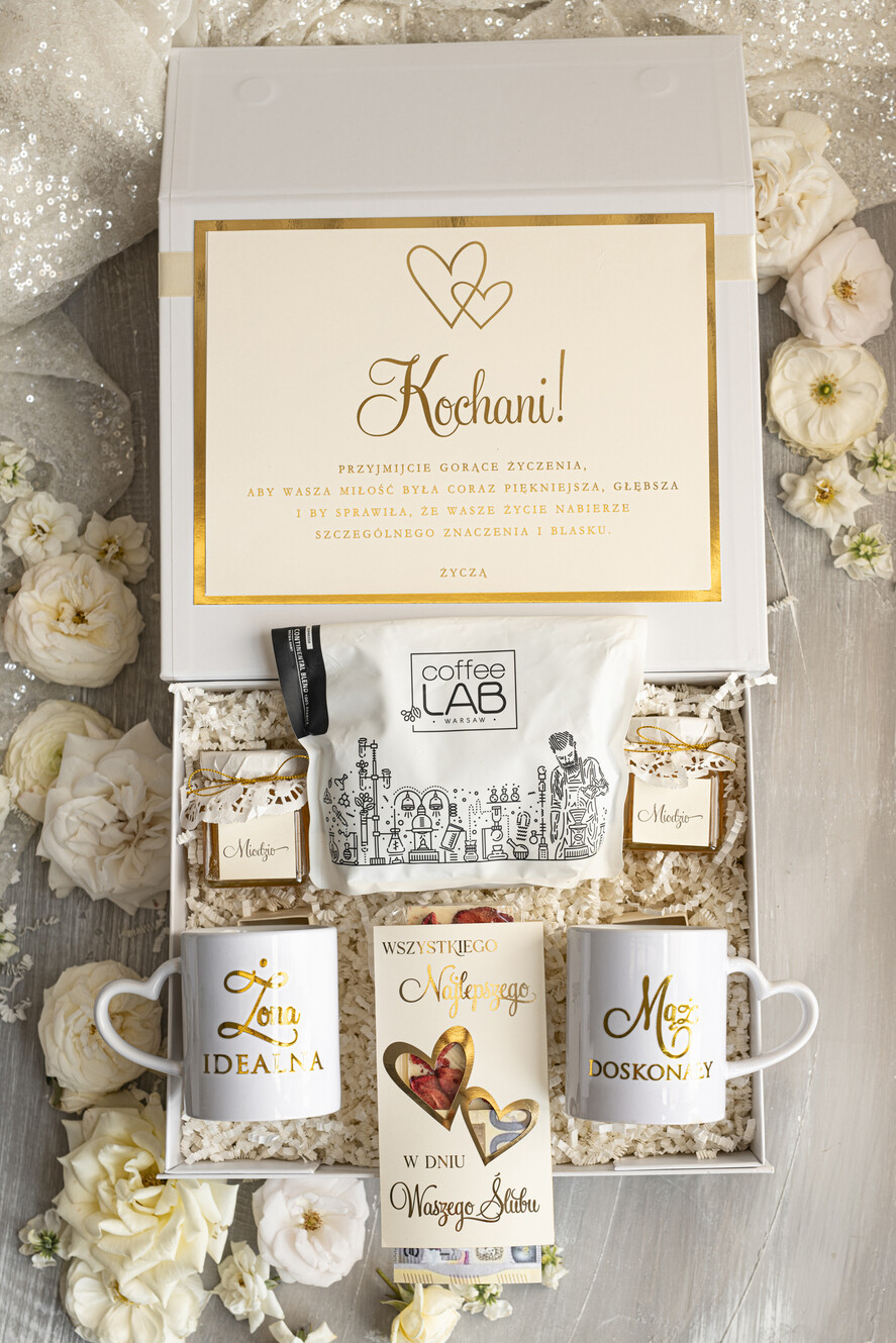  Prezenty dla Młodej Pary  Zestawy z Filiżanką lub Kubkiem Pomysł na prezent ślubny dla Młodej Pary, co dać zamiast kwiatów Parze Młodej, Kubki dla Nowożeńców, prezent na ślub2