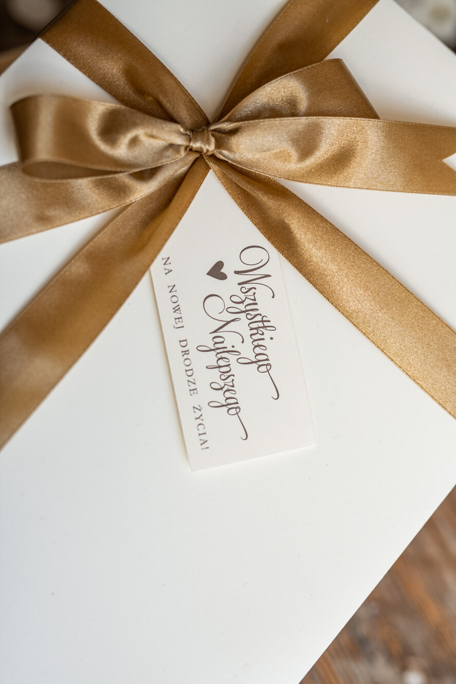  Prezenty dla Młodej Pary  Zestawy z Filiżanką lub Kubkiem pomysł na prezent dla Pary Młodej filiżanki w kształcie serca, zestaw prezentowy dla Pary Młodej, box prezentowy    5