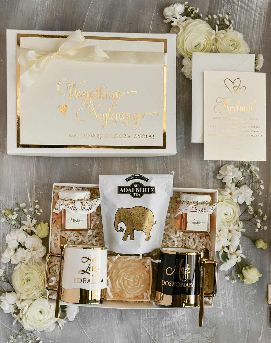  Prezenty dla Młodej Pary  Zestawy z Filiżanką lub Kubkiem Pomysł na prezent ślubny dla Młodej Pary, co dać zamiast kwiatów Parze Młodej, Kubki dla Nowożeńców, prezent na ślub0