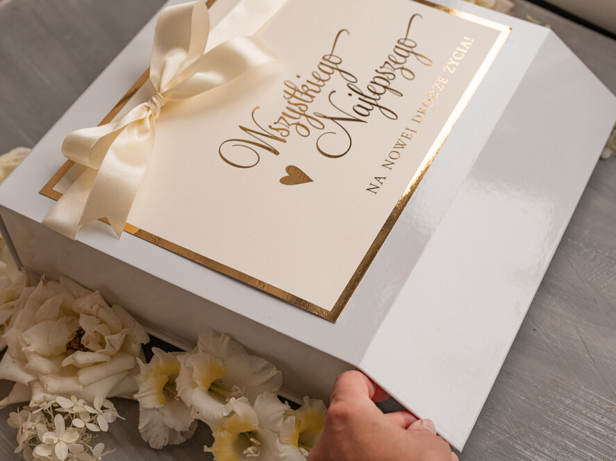  Prezenty dla Młodej Pary  Zestawy z Filiżanką lub Kubkiem Prezenty ślubne, prezent ślubny dla Młodej Pary, zestaw z filiżanką dla Pary Młodej, co dać zamiast kwiatów Parze Młodej, filiżanki dla Pary Młodej, box z filiżankami dla Pary Młodej na ślub7