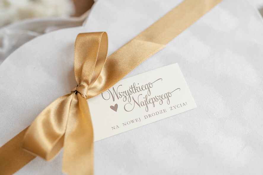  Prezenty dla Młodej Pary  Zestawy z Filiżanką lub Kubkiem prezent ślubny dla Pary Młodej filiżanki LOVE, prezent w welurowym sercu, co dać zamiast kwiatów 3