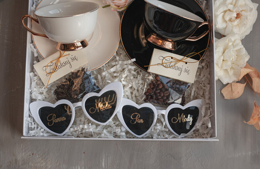  Prezenty dla Młodej Pary  Zestawy z Filiżanką lub Kubkiem Filiżanki dla Pary Młodej, Praktyczny Prezent ślubny dla Młodej Pary, zestaw z filiżanką dla Pary Młodej, co dać zamiast kwiatów Parze Młodej, box z filiżankami dla Pary Młodej na ślub5