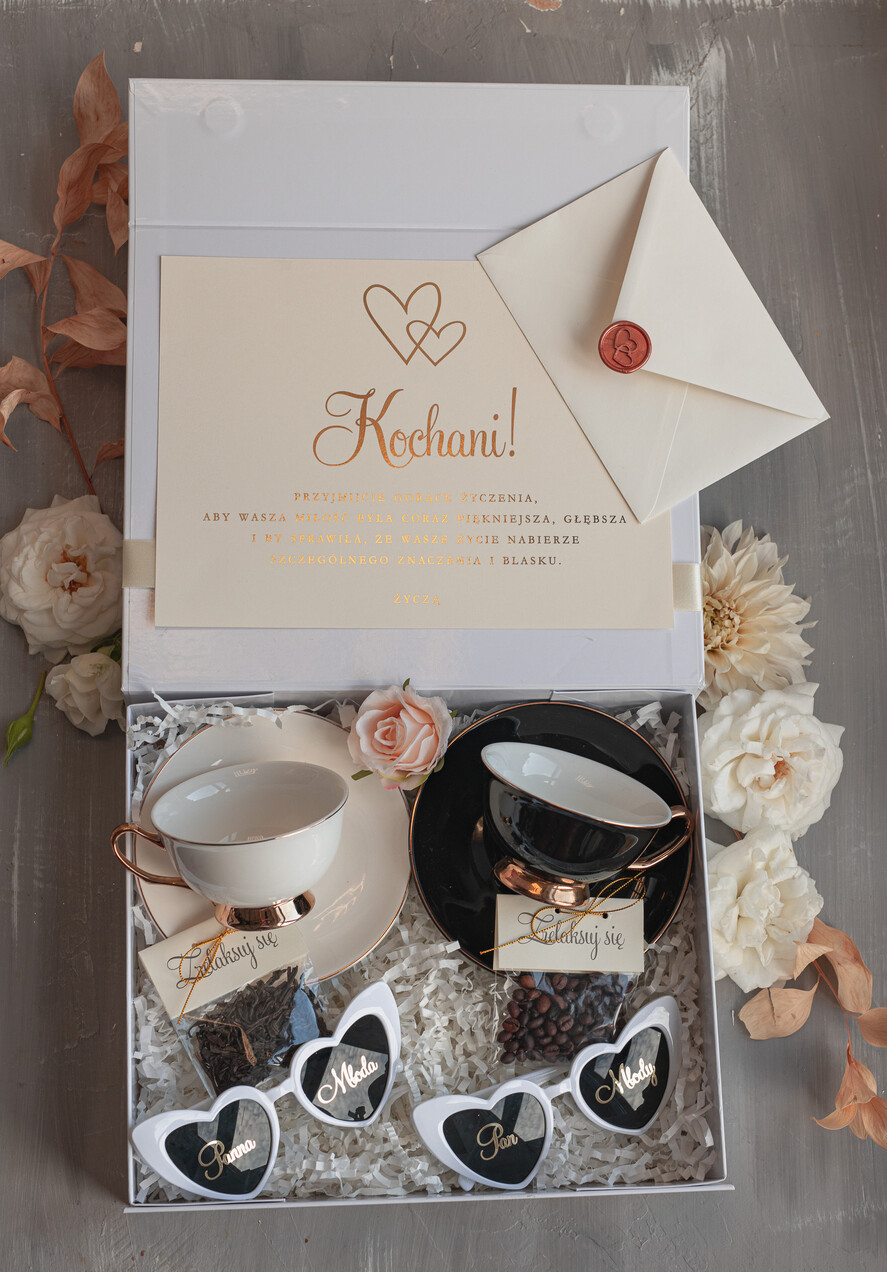  Prezenty dla Młodej Pary  Zestawy z Filiżanką lub Kubkiem Filiżanki dla Pary Młodej, Praktyczny Prezent ślubny dla Młodej Pary, zestaw z filiżanką dla Pary Młodej, co dać zamiast kwiatów Parze Młodej, box z filiżankami dla Pary Młodej na ślub7