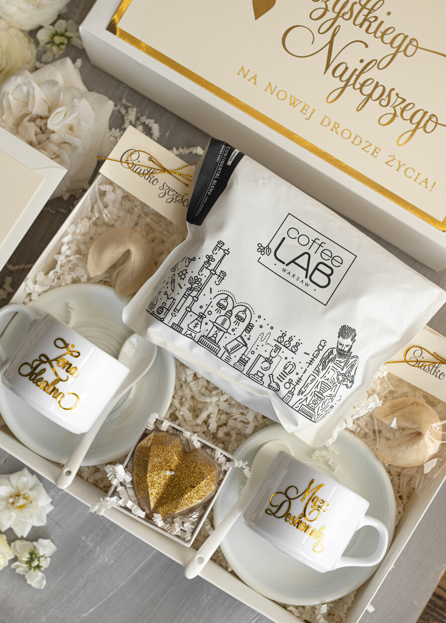  Prezenty dla Młodej Pary  Zestawy z Filiżanką lub Kubkiem Pomysł na prezent ślubny dla Młodej Pary, co dać zamiast kwiatów Parze Młodej, filiżanki dla Nowożeńców, prezent na ślub2