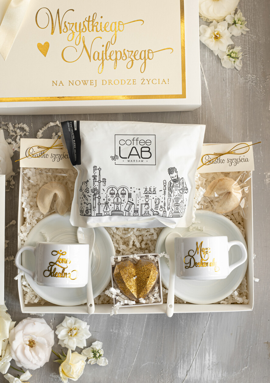  Prezenty dla Młodej Pary  Zestawy z Filiżanką lub Kubkiem Pomysł na prezent ślubny dla Młodej Pary, co dać zamiast kwiatów Parze Młodej, filiżanki dla Nowożeńców, prezent na ślub3