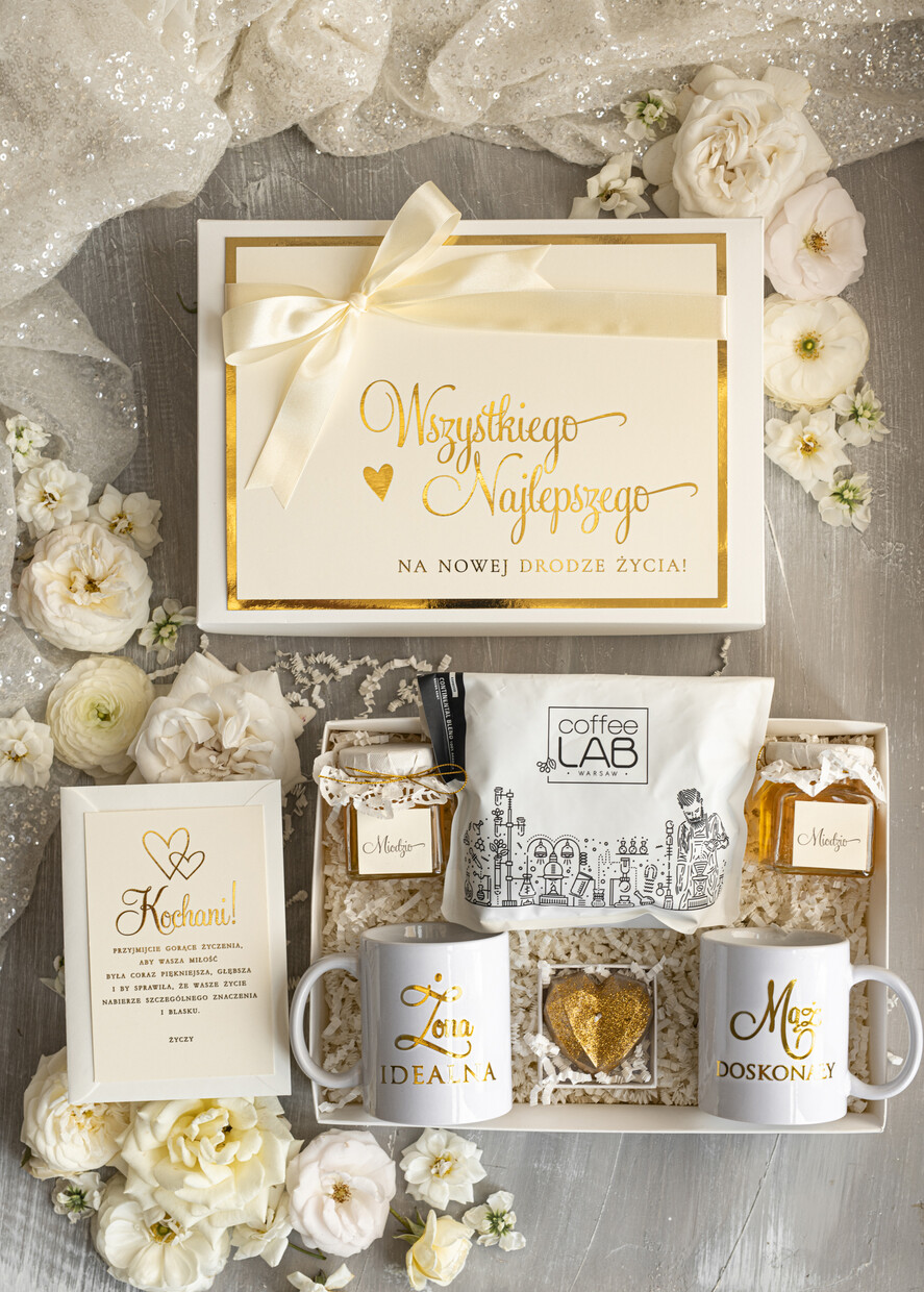 Prezenty dla Młodej Pary  Zestawy z Filiżanką lub Kubkiem Pomysł na prezent ślubny dla Młodej Pary, co dać zamiast kwiatów Parze Młodej, Kubki dla Nowożeńców, prezent na ślub0