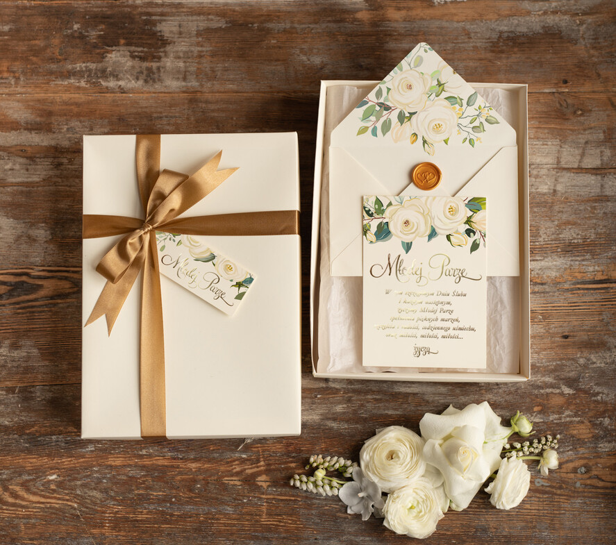  Prezenty dla Młodej Pary  Zestawy z Filiżanką lub Kubkiem     pomysł na prezent dla Pary Młodej 2 kubki z nadrukiem oraz słodkości2