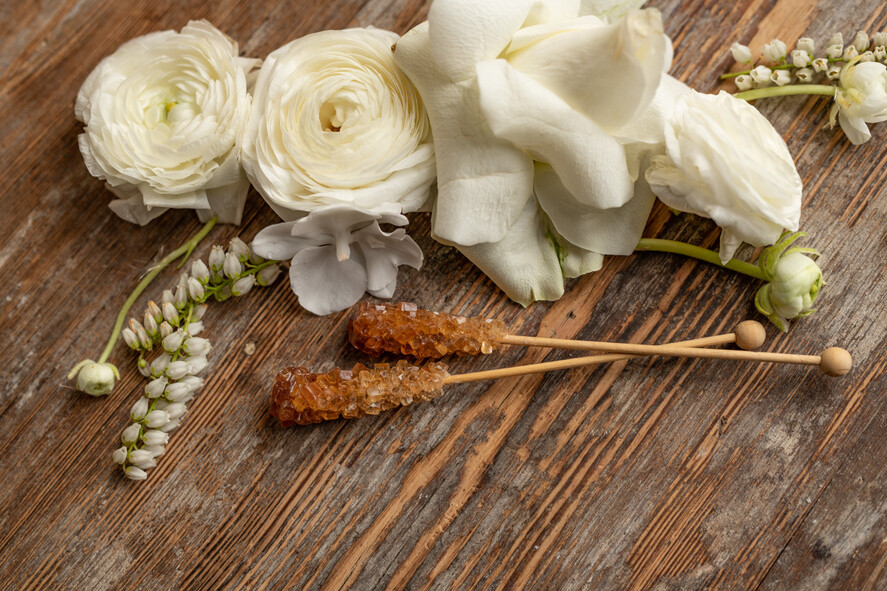  Prezenty dla Młodej Pary  Zestawy z Filiżanką lub Kubkiem     pomysł na prezent dla Pary Młodej 2 kubki z nadrukiem oraz słodkości5