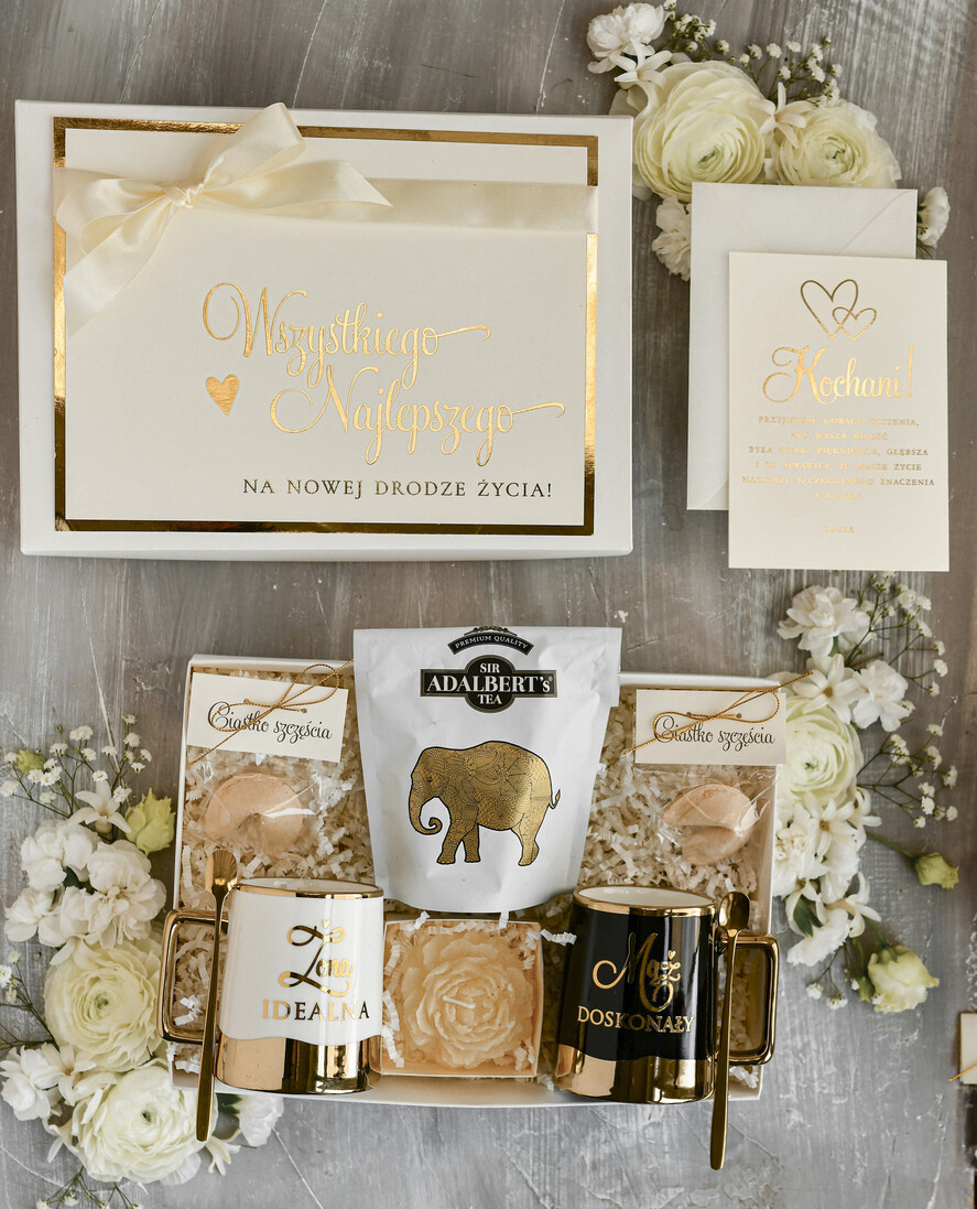  Prezenty dla Młodej Pary  Zestawy z Filiżanką lub Kubkiem Pomysł na prezent ślubny dla Młodej Pary, co dać zamiast kwiatów Parze Młodej, Kubki dla Nowożeńców, prezent na ślub0
