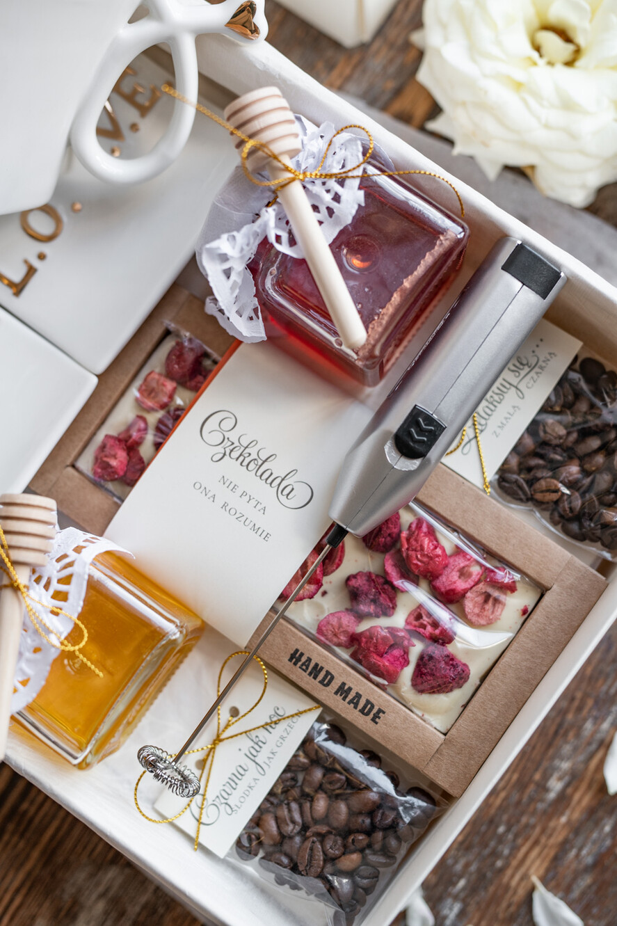  Prezenty dla Młodej Pary  Zestawy z Filiżanką lub Kubkiem Kreatywne pomysły na prezent ślubny piękne filiżanki w kształcie serca    1