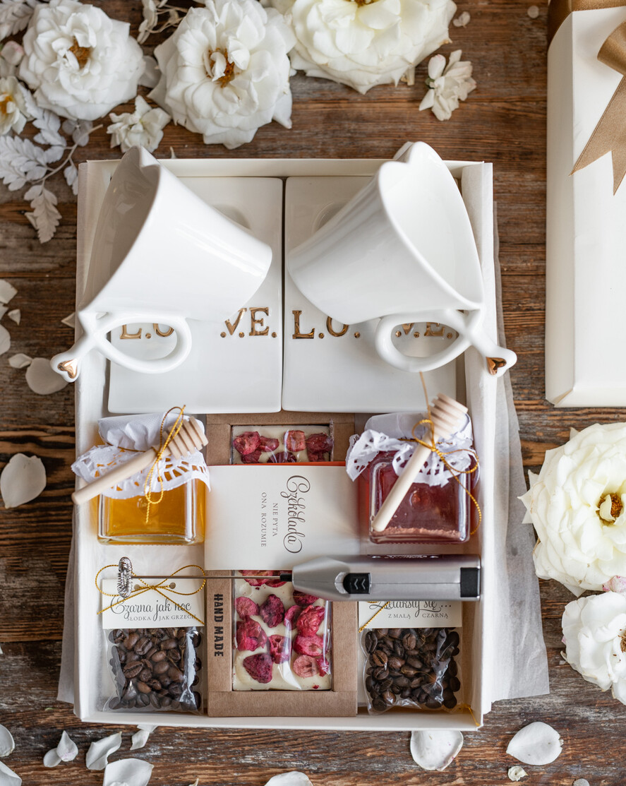  Prezenty dla Młodej Pary  Zestawy z Filiżanką lub Kubkiem Kreatywne pomysły na prezent ślubny piękne filiżanki w kształcie serca    3