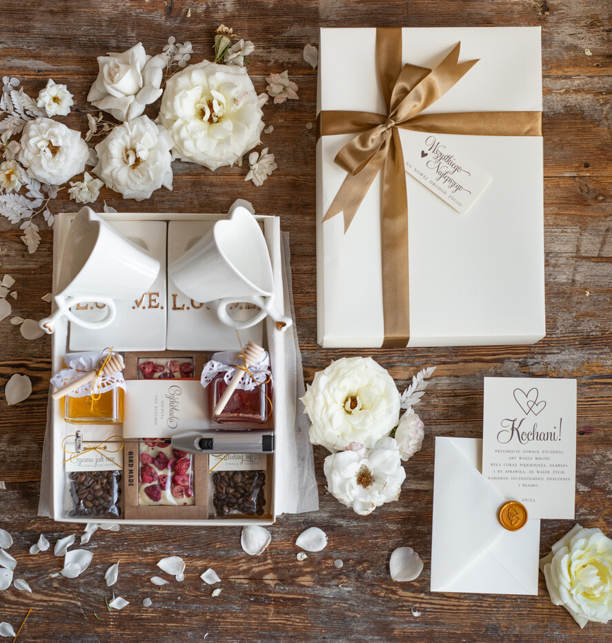  Prezenty dla Młodej Pary  Zestawy z Filiżanką lub Kubkiem Kreatywne pomysły na prezent ślubny piękne filiżanki w kształcie serca    0