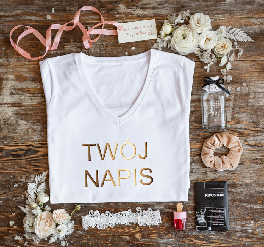 Prezenty dla Panny Młodej  Zestawy na wieczór Panieński z Koszulką pomysł na prezent dla Panny Młodej Bawełniana koszulka z  Tshirt ze zlotym napisem  i podwiązka0