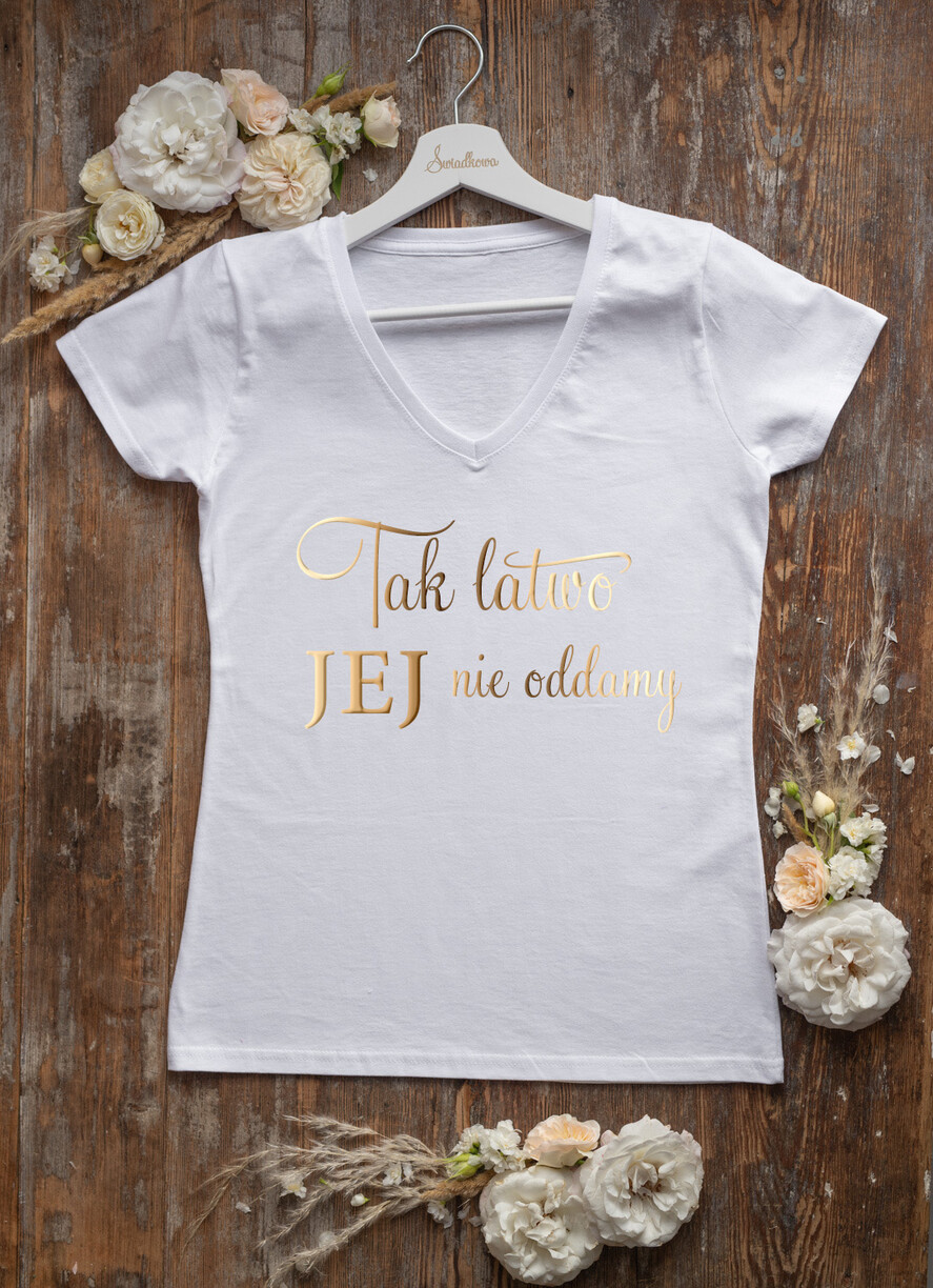 Prezenty dla Panny Młodej  Koszulka na Wieczór panieński  Bawełniana Koszulka Z Napisem Na Wieczór Panieński T-Shirt Złoty Napis tak łatwo jej nie oddamy 0