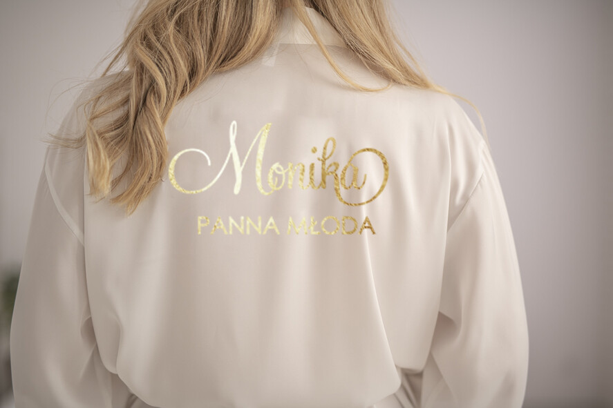 Prezenty dla Panny Młodej  Zestawy ze Szlafrokiem pomysł na prezent dla Panny Młodej satynowy szlafrok ze Złotymi Literami   12