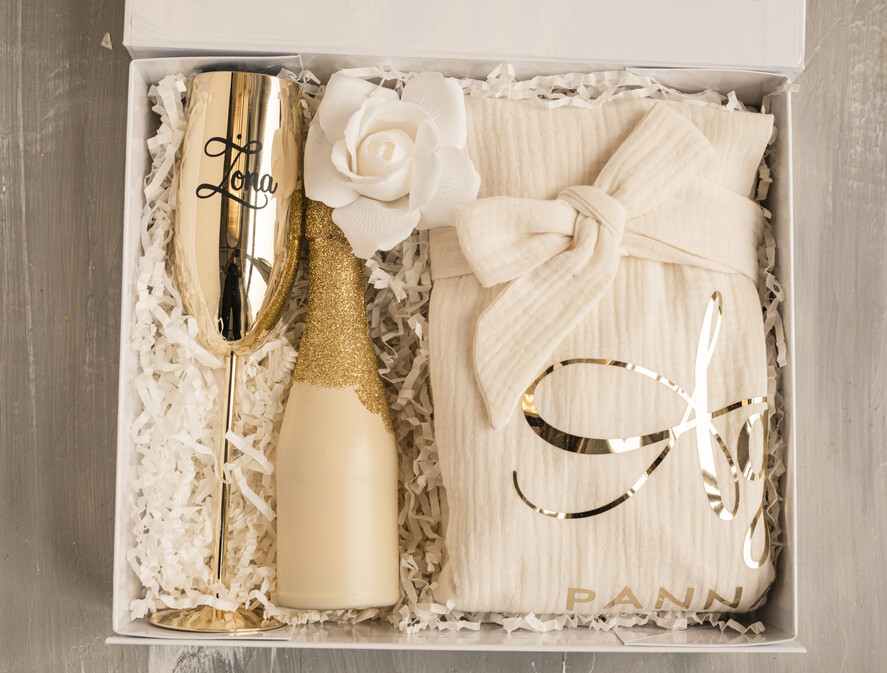 Prezenty dla Panny Młodej  Zestawy ze Szlafrokiem Wyjątkowy Prezent dla Panny Młodej od Świadkowej,  gotowy prezent dla Panny Młodej, szlafrok dla Panny Młodej, prezent dla Panny1