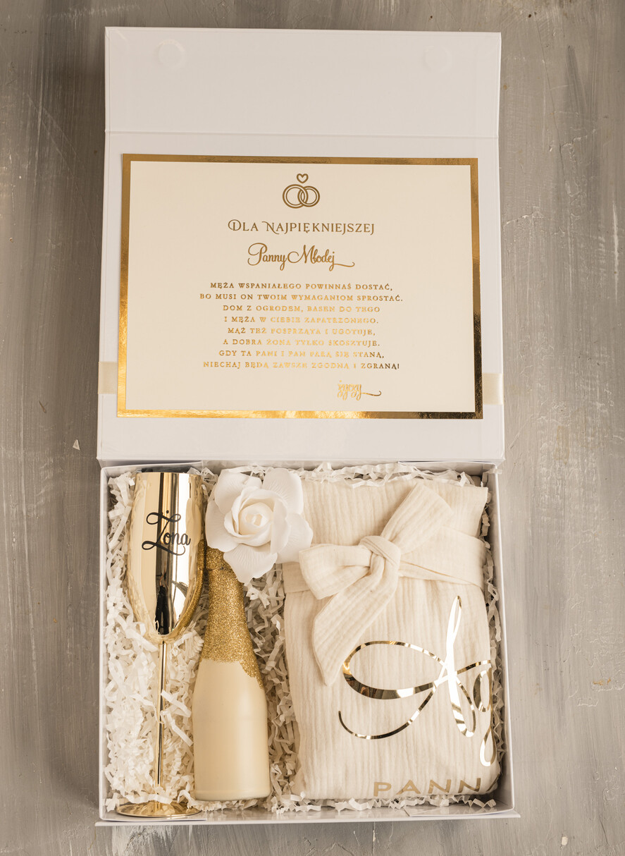 Prezenty dla Panny Młodej  Zestawy ze Szlafrokiem Wyjątkowy Prezent dla Panny Młodej od Świadkowej,  gotowy prezent dla Panny Młodej, szlafrok dla Panny Młodej, prezent dla Panny0