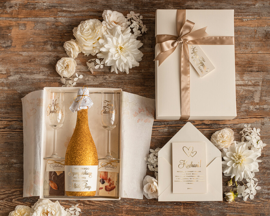  Prezenty dla Młodej Pary  zestawy i akcesoria do wina i drinków Pomysłowy prezent na ślub dla Młodej Pary, pomysł jak pieniądze dla nowożeńców0