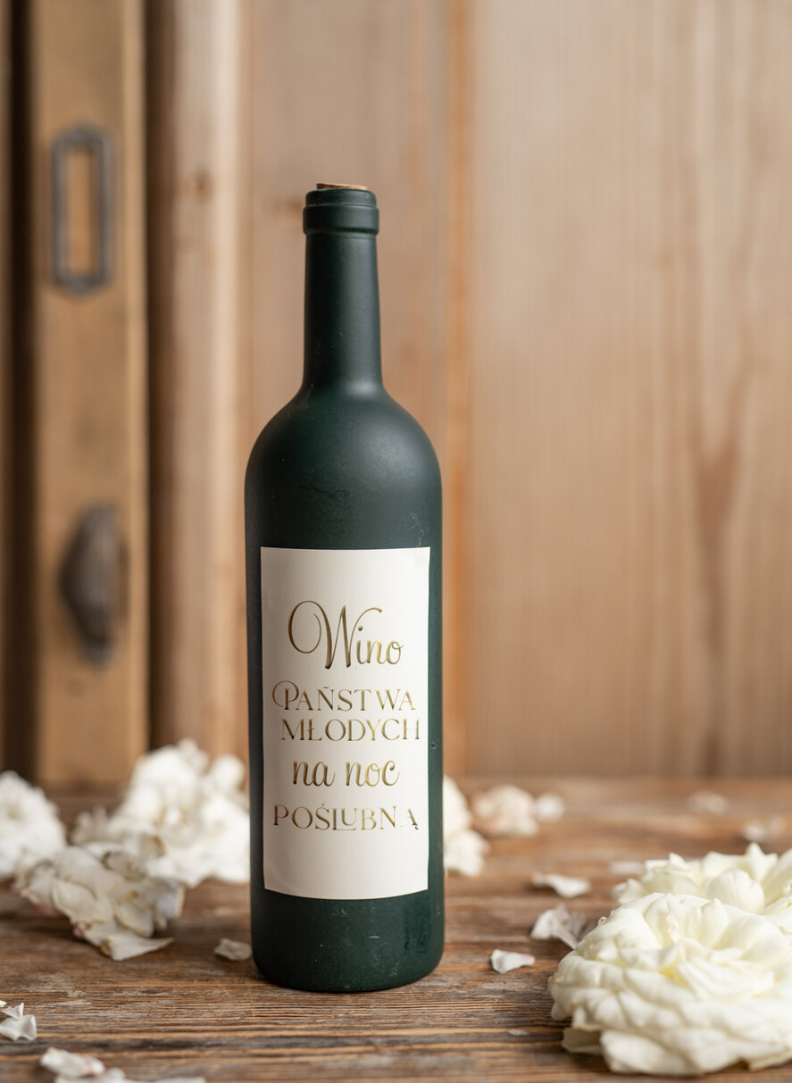  Prezenty dla Młodej Pary  zestawy i akcesoria do wina i drinków Wyjątkowy prezent ślubny akcesoria do trunków w eleganckim pudełku personalizowana naklejka na butelkę 7