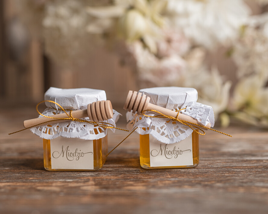  Prezenty dla Młodej Pary  zestawy i akcesoria do wina i drinków prezenty z okazji ślubu dla Pary Młodej, Co dla nowożeńcom zamiast kwiatów, złote kieliszki dla Pary Młodej, box prezentowy dla Pary Młodej 7