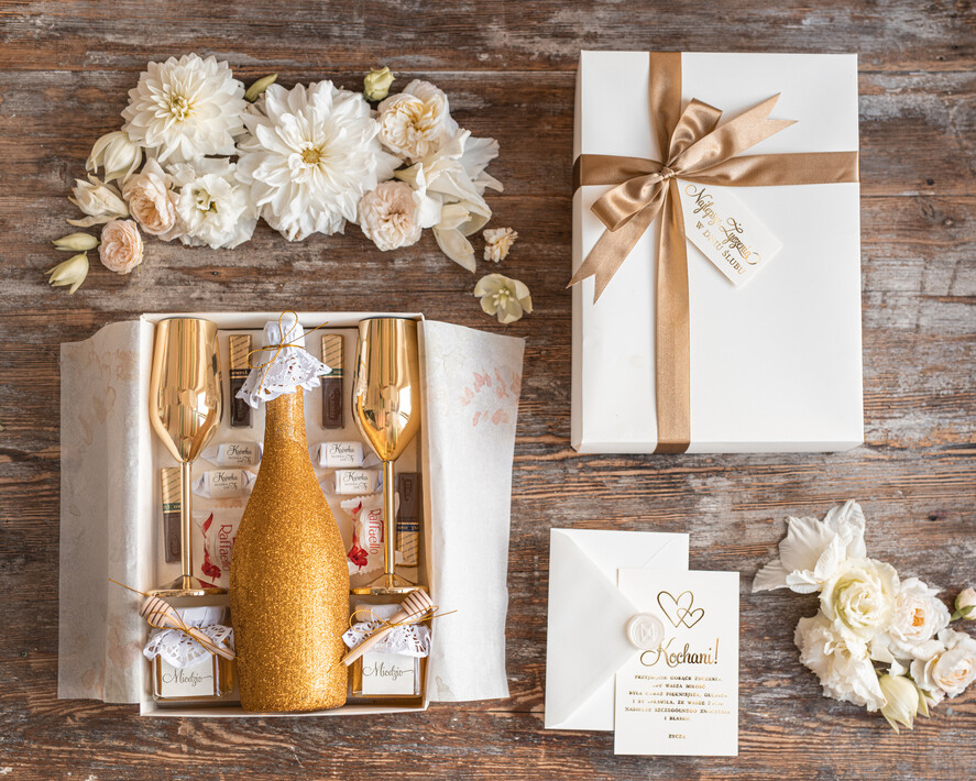  Prezenty dla Młodej Pary  zestawy i akcesoria do wina i drinków prezenty z okazji ślubu dla Pary Młodej, pomysł jak pieniądze dla nowożeńców0