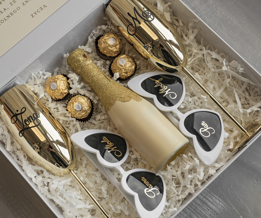  Prezenty dla Młodej Pary  zestawy i akcesoria do wina i drinków Pomysłowy prezent na ślub dla Młodej Pary, pomysły jak dać pieniądze dla nowożeńców zestaw prezentowy dla Pary Młodej2