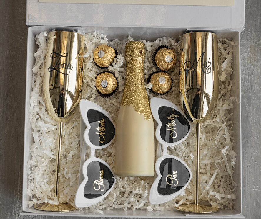  Prezenty dla Młodej Pary  zestawy i akcesoria do wina i drinków Pomysłowy prezent na ślub dla Młodej Pary, pomysły jak dać pieniądze dla nowożeńców zestaw prezentowy dla Pary Młodej4