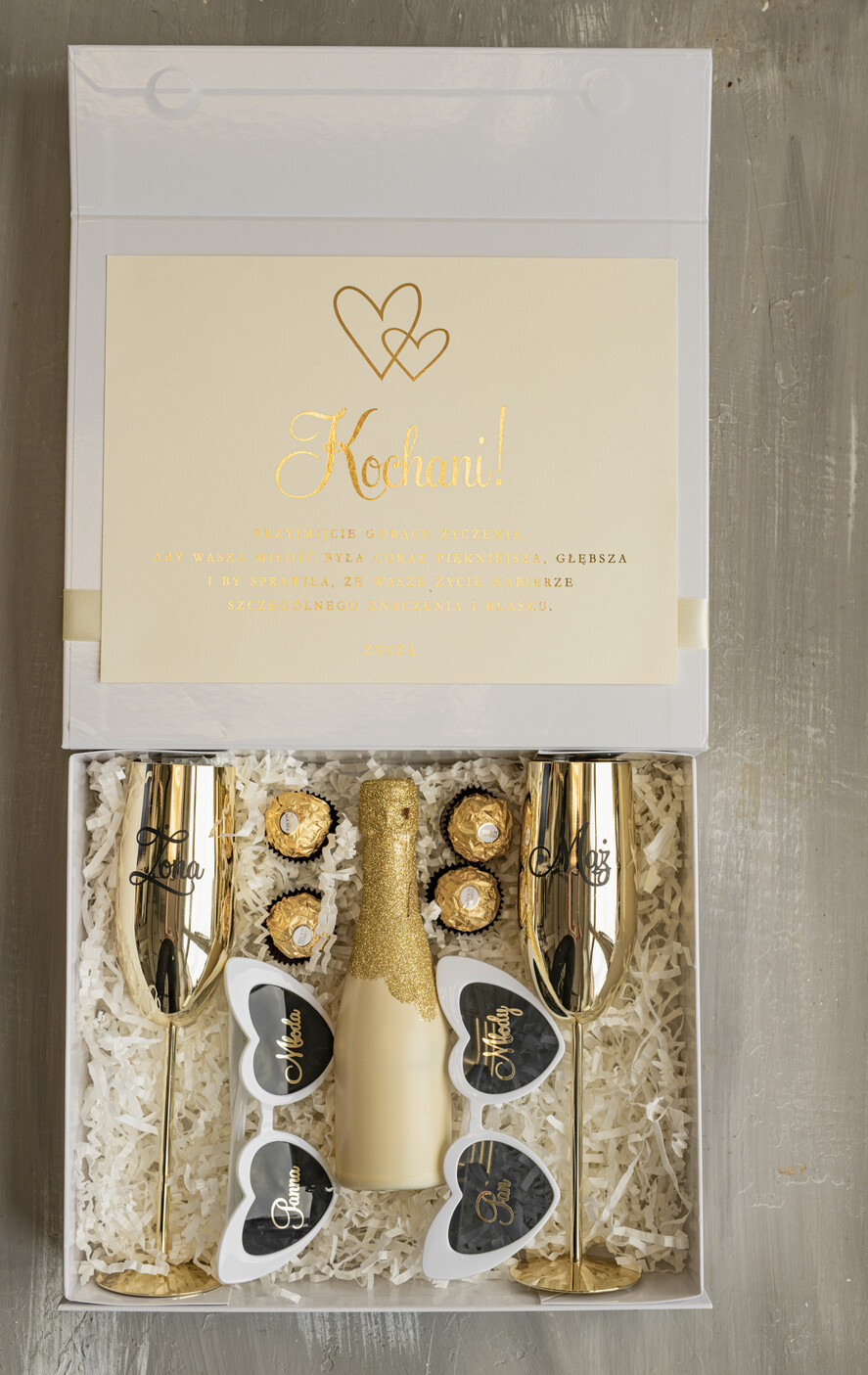  Prezenty dla Młodej Pary  zestawy i akcesoria do wina i drinków Pomysłowy prezent na ślub dla Młodej Pary, pomysły jak dać pieniądze dla nowożeńców zestaw prezentowy dla Pary Młodej0