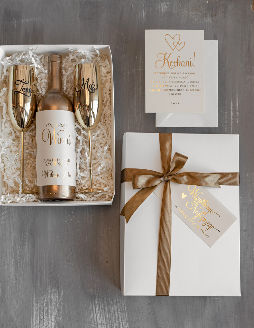  Prezenty dla Młodej Pary  zestawy i akcesoria do wina i drinków pomysły na prezenty z okazji ślubu dla Młodej Pary, Co dla nowożeńcom zamiast kwiatów, złote kieliszki dla Młodej Pary, kieliszki Mąż Żona1