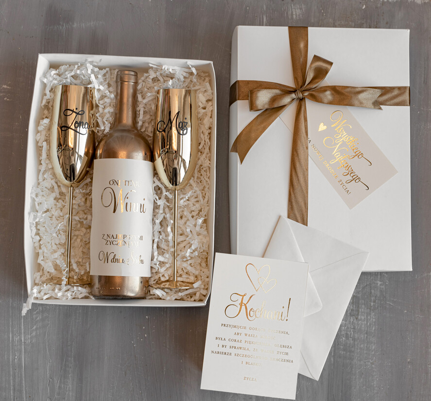  Prezenty dla Młodej Pary  zestawy i akcesoria do wina i drinków pomysły na prezenty z okazji ślubu dla Młodej Pary, Co dla nowożeńcom zamiast kwiatów, złote kieliszki dla Młodej Pary, kieliszki Mąż Żona3