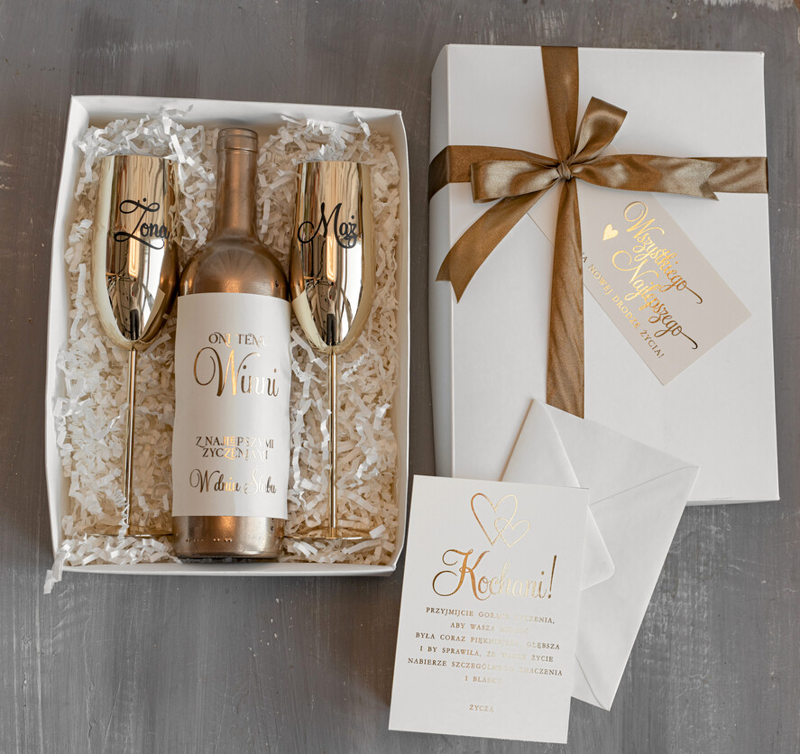  Prezenty dla Młodej Pary  zestawy i akcesoria do wina i drinków pomysły na prezenty z okazji ślubu dla Młodej Pary, Co dla nowożeńcom zamiast kwiatów, złote kieliszki dla Młodej Pary, kieliszki Mąż Żona7
