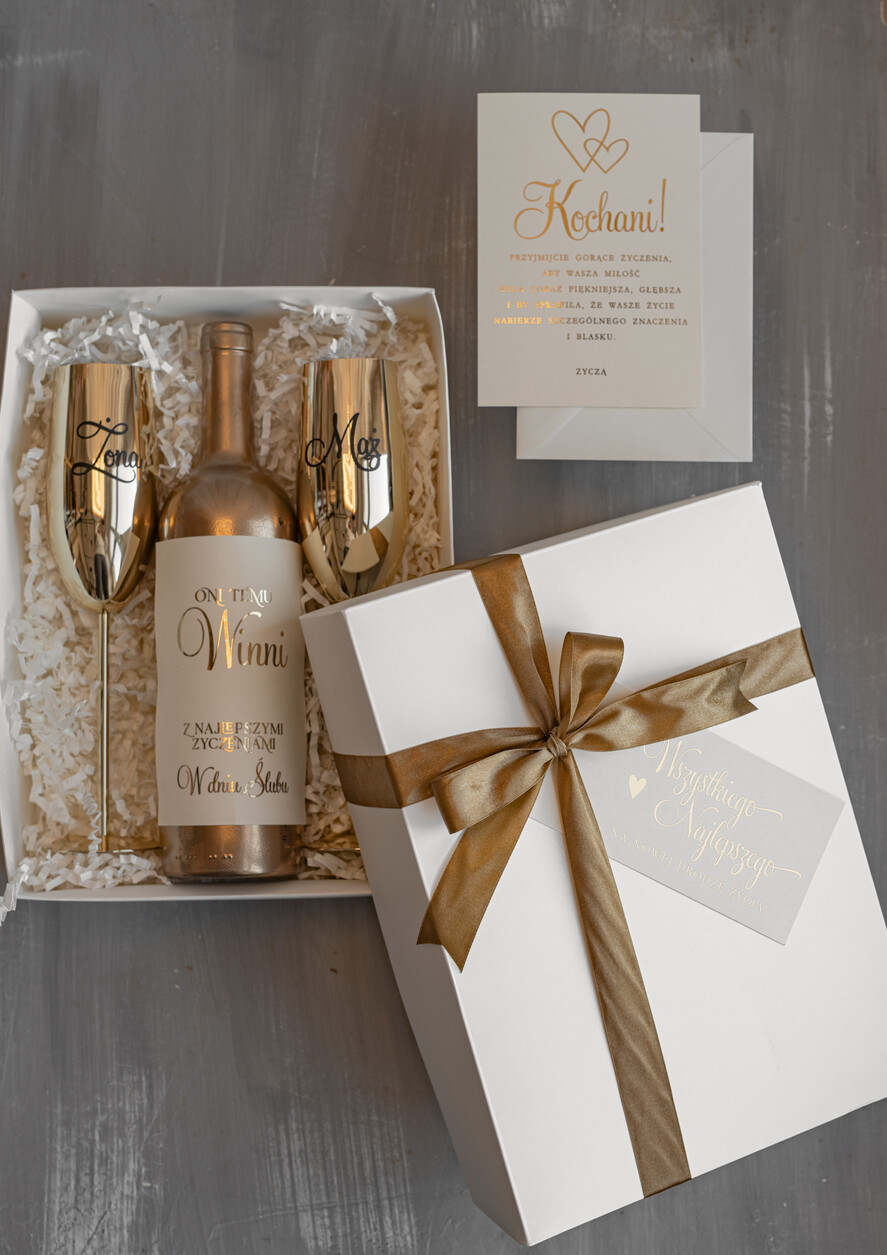  Prezenty dla Młodej Pary  zestawy i akcesoria do wina i drinków pomysły na prezenty z okazji ślubu dla Młodej Pary, Co dla nowożeńcom zamiast kwiatów, złote kieliszki dla Młodej Pary, kieliszki Mąż Żona8
